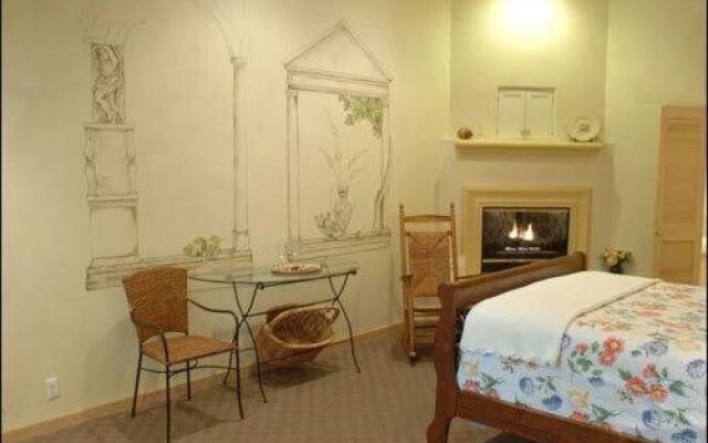 Petit Logis Inn