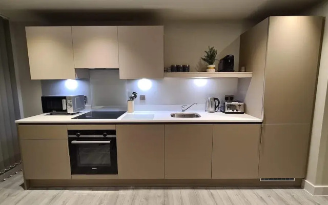 Luxury 2-bedroom Apartment in St Martin s Place BMH