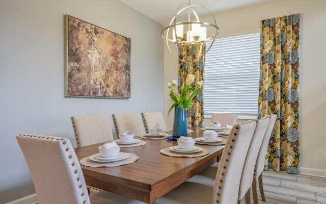 Luxury Storey Lake Retreat - Spacious Disney-near