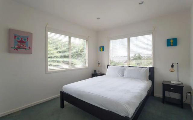 A colourful welcome to the bays and beaches