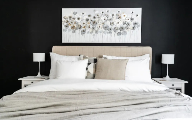 Luminous 1br next to Puu-Vallilla