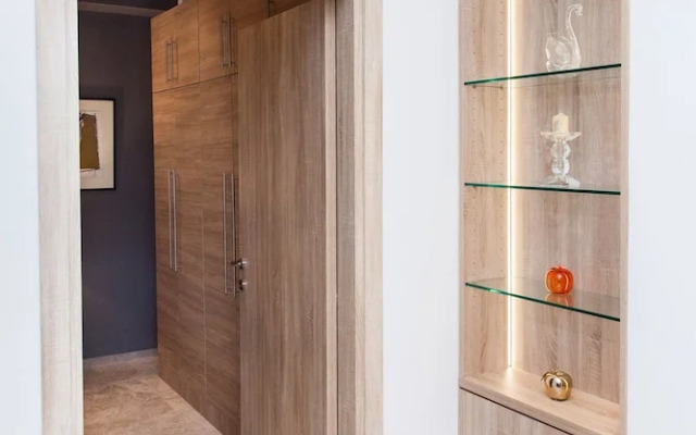 Minimalist 1 BR Apt Next to the Park