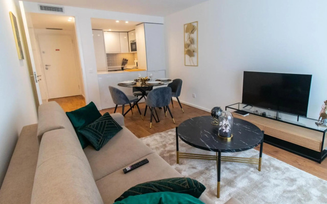 Stunning Apartment w/ Free Parking by LovelyStay