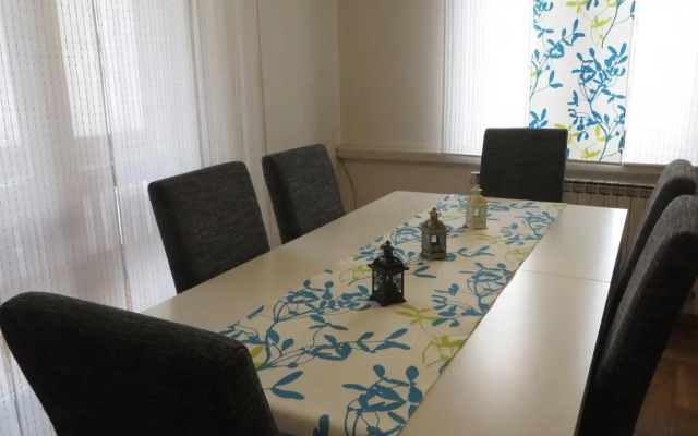 Apartment Hisa Lescer