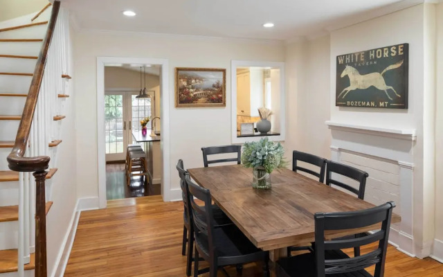 'brooke House' In The Heart of Downtown w/ Patio!