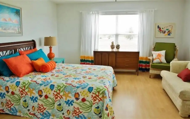 Spacious Retreat W/expansive Yard & Beach Access!