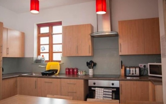 Lovely Holiday Home in Gloucester Near Waterways Museum