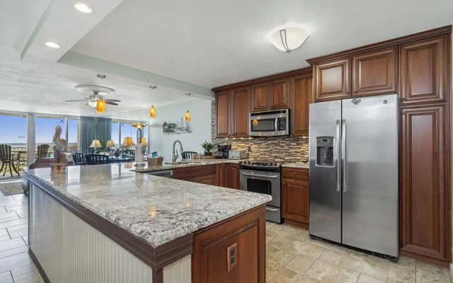 Shoreline Towers 1022