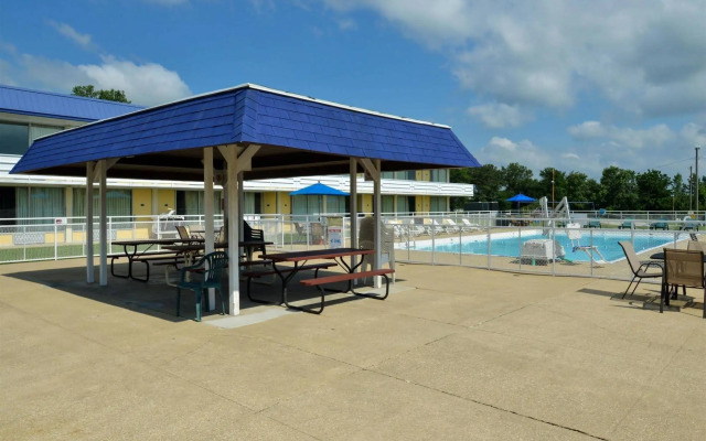 Quality Inn & Suites Vandalia near I-70 and Hwy 51