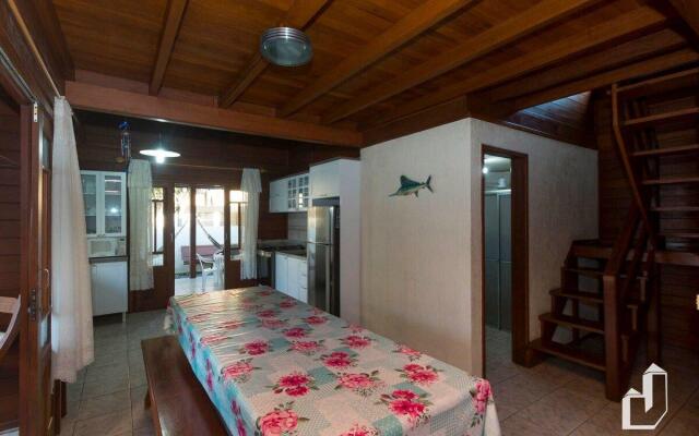 Casa com 03 dormitórios