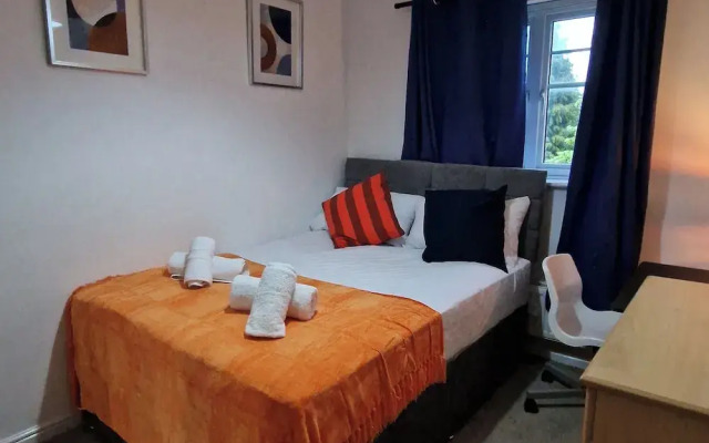 Stylish Pet Friendly 3 Bedroom House in Manchester