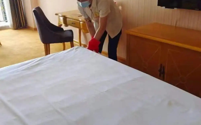 Vienna Hotel (Lingshan Liufengshan Pedestrian Street)