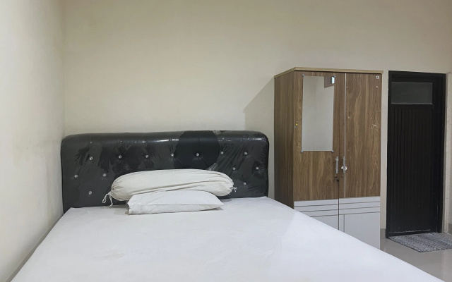 OYO 94015 Kost Alif Near Masjid Jami Nurul Huda – Guest Rooms – Tanabangka