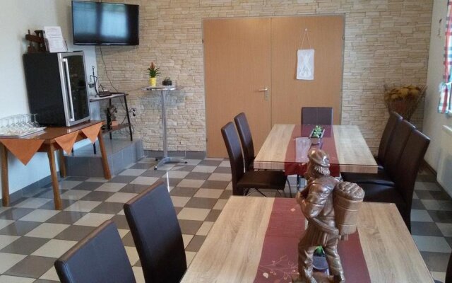 Gästehaus und Weinbau Zur Wiederkehr Strudler