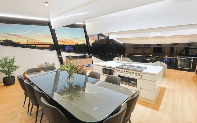 All Seasons Houseboats