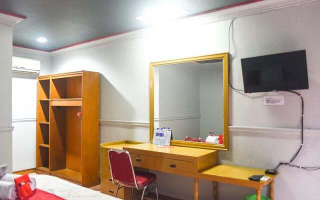 RedDoorz Plus near RSCM Jakarta