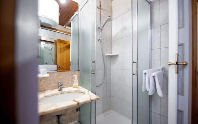 Carera Seaview Apartments