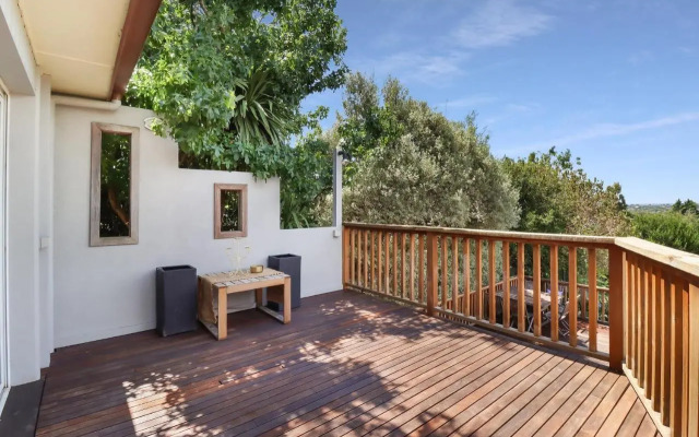 Scenic Serenity Large Family Home in Geelong