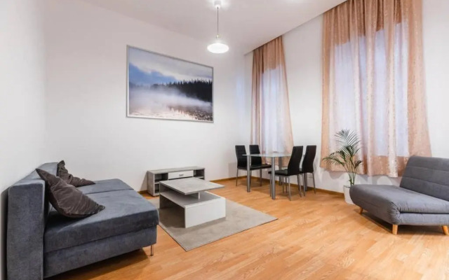 Family apartment next to Danube river