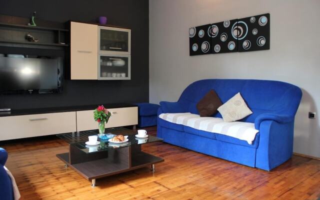 Schöne Ferienwohnung mit Terrasse, Roses