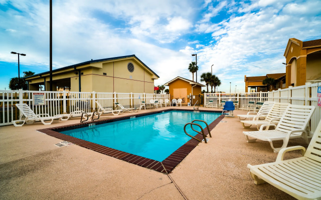 Island Inn by OYO Galveston Beach, TX