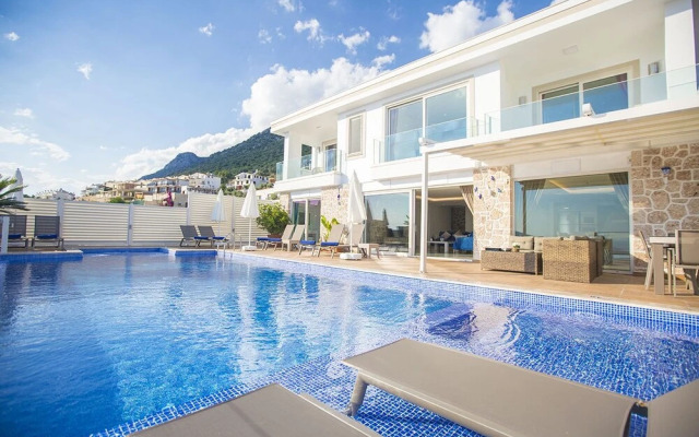 Villa Lamer by Akdenizvillam