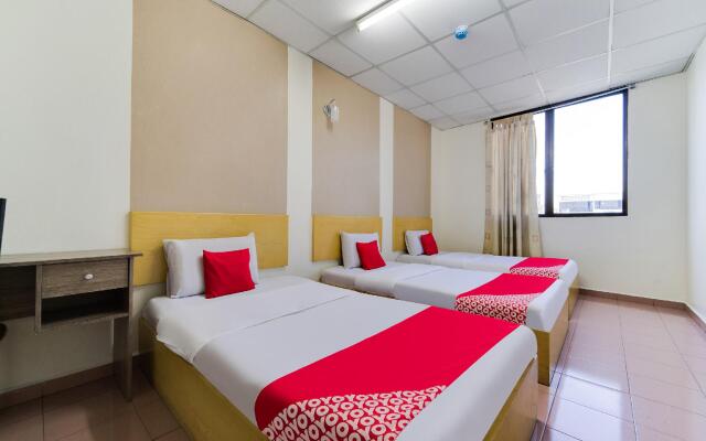 OYO 89461 CP Hotel