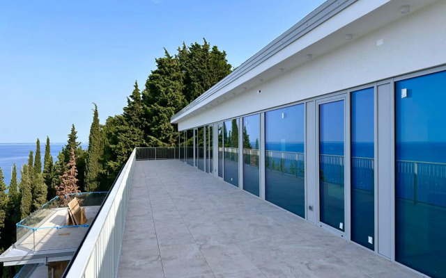 Maximilian Suites