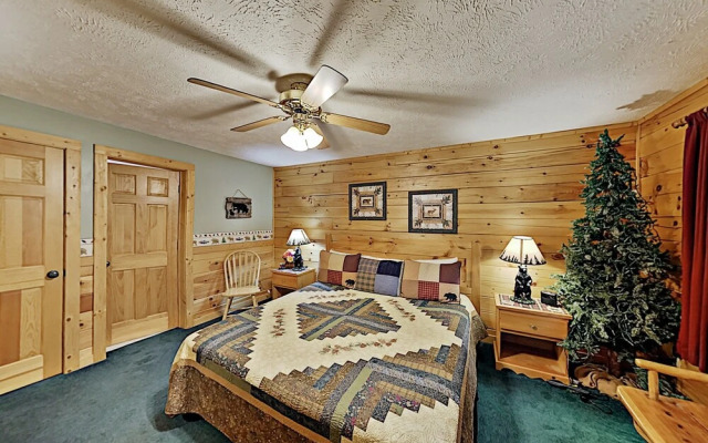 Bear Essentials 3 Bedroom Home by Redawning