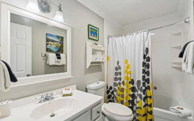 Sandpiper Cove 8245 Studio Bedroom Condo by RedAwning