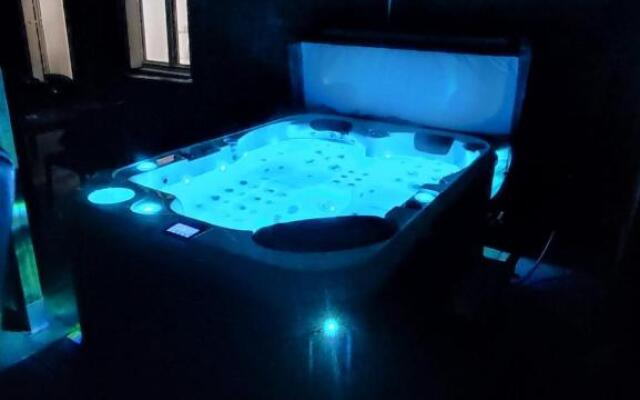 Jacuzzi Studio 2/4 pers avec terrasse aménagée
