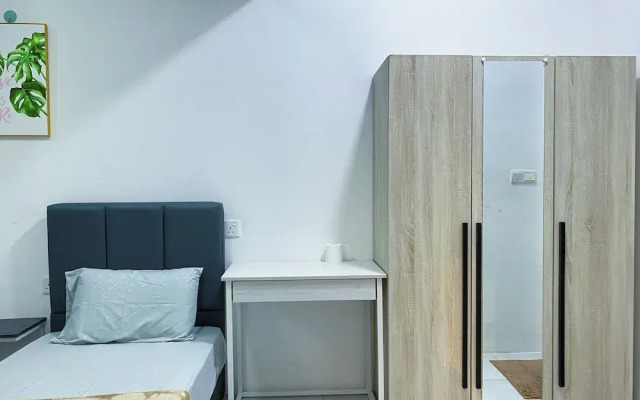 Comfy 3-Bedrooms Apartment at Meritus Residensi