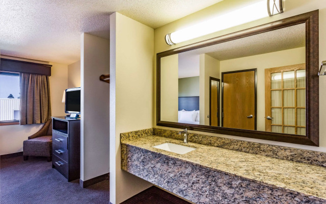 AmericInn by Wyndham Hampton