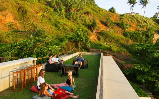 Modern Beach Villa With Roof Garden