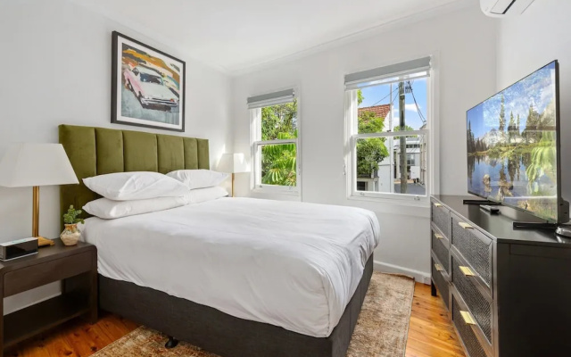 Charming 2-bed Terrace in the Heart of Surry Hills – Guest Rooms – Sydney