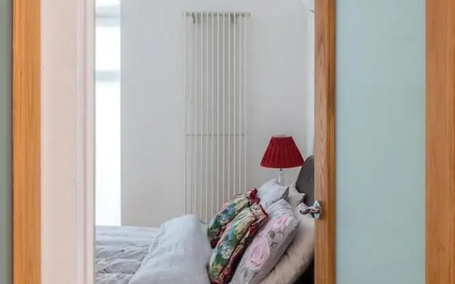 Specious Family Kensington 5-bed House, Sleeps 12