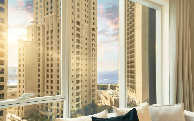 LUX  Marina Promenade 1 BR Prime Loc Apt