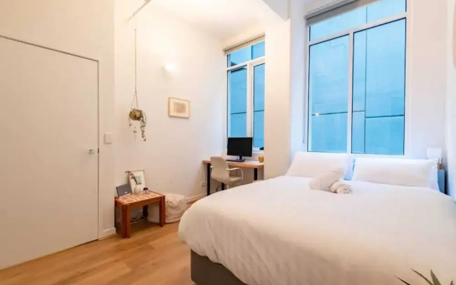 Beautiful 1 Bedroom Apartment Next to Southern Cross Station