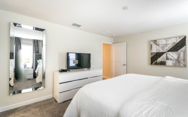 Cool & Modern 4 Ved Storey Lake Pool Home 4911wind