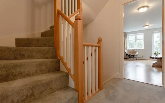 3 Bedroom Home In The Heart Of Wimbledon