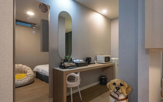 Geoje-Si Hound Hotel Jangseungpo