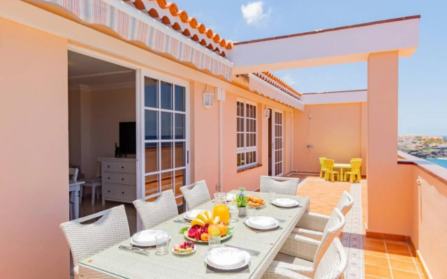 Oceanview Penthouse With Jacuzzi by DreamHomesTenerife