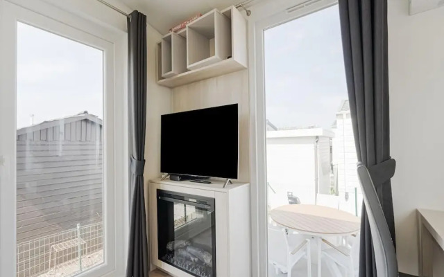 Modern Mobile Home in Middelkerke With Garden