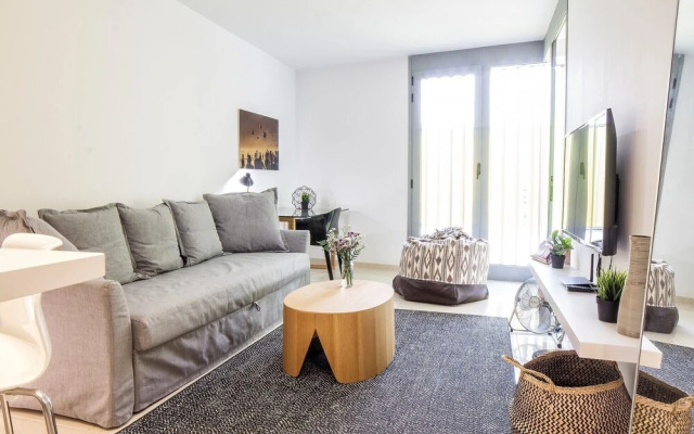 Stylish retreat in-between the ocean and mountains