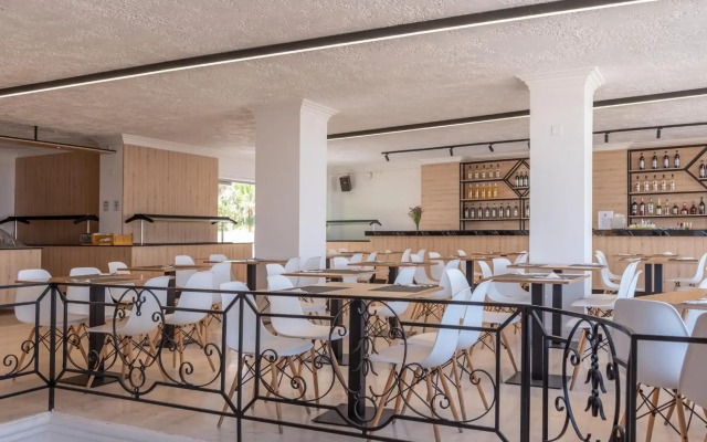 Azure Mare Hotel