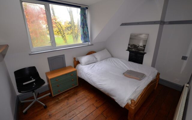 Alluring Holiday Home in Coventry near Herbert Art Gallery