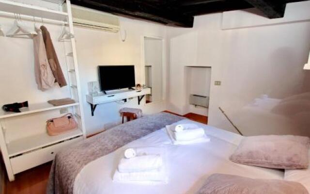 Rent in Rome Trevi Fountain Suite