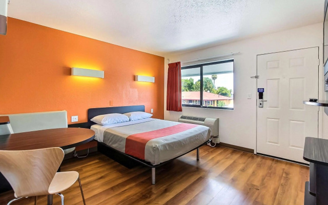 Motel 6 Sunnyvale, CA - South