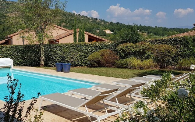 Elegant Villa in Les Mazes With Swimming Pool