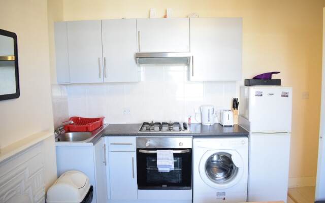 2 Bedroom Flat In Central London